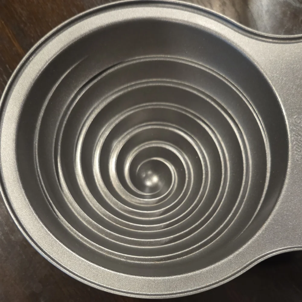 WILTON Dimensions Large Cupcake Pan - Picture 3 of 7